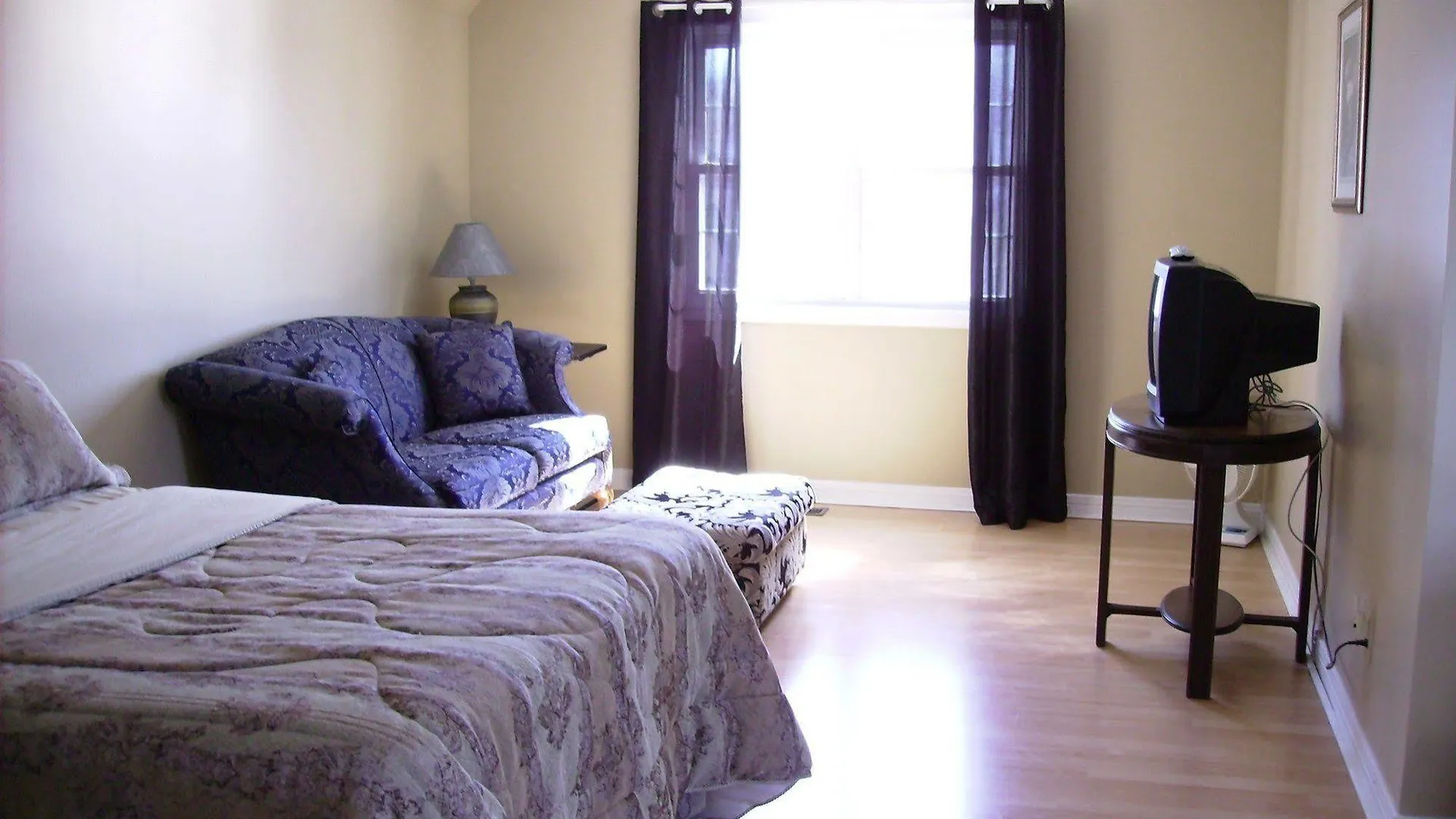 Prince Of Wales Bed And Breakfast Ottawa